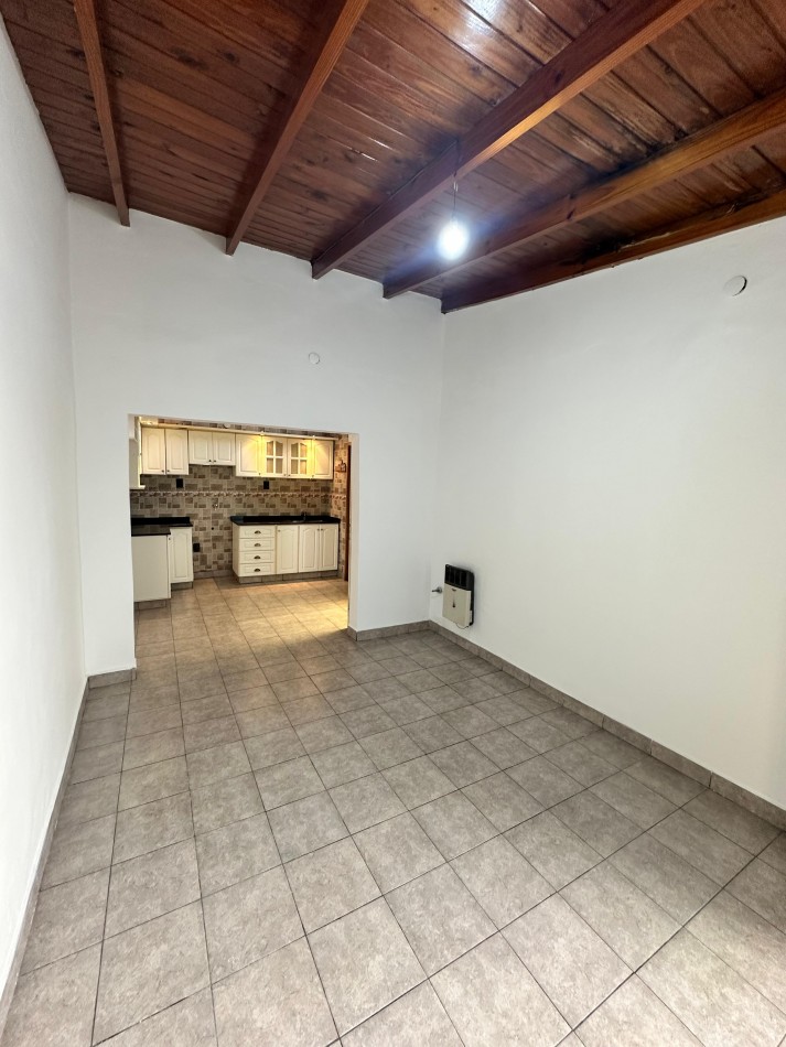 **$450.000.-** ALQUILER PH INTERNO DOS AMB. S/EXPENSAS C/ PATIO - SERVICIOS COMPARTIDOS - SANTIAGO DEL ESTERO 1500 - LANUS OESTE