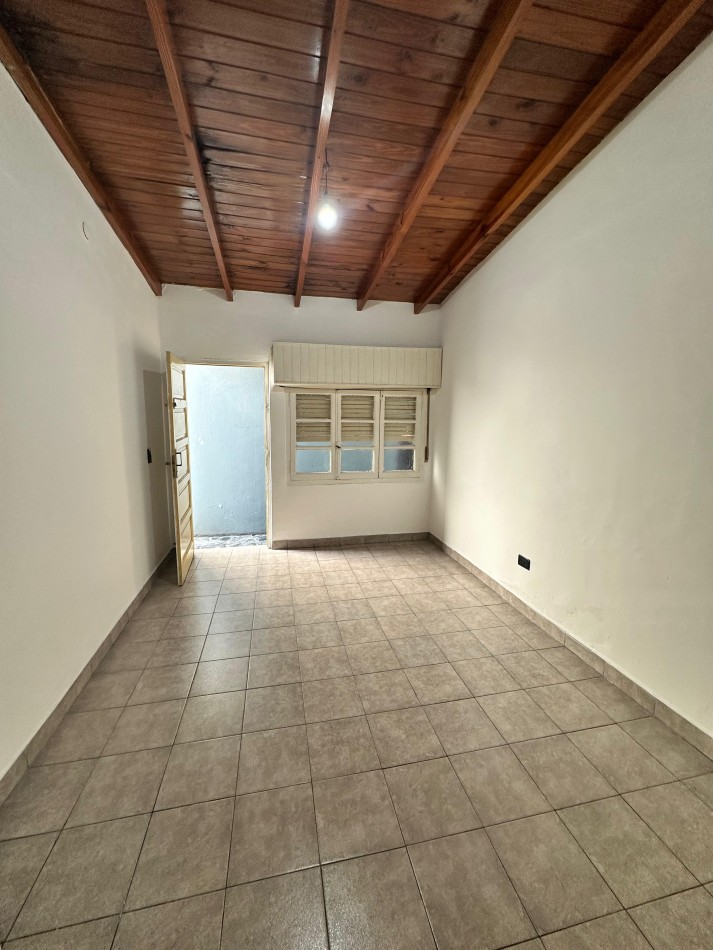 **$450.000.-** ALQUILER PH INTERNO DOS AMB. S/EXPENSAS C/ PATIO - SERVICIOS COMPARTIDOS - SANTIAGO DEL ESTERO 1500 - LANUS OESTE