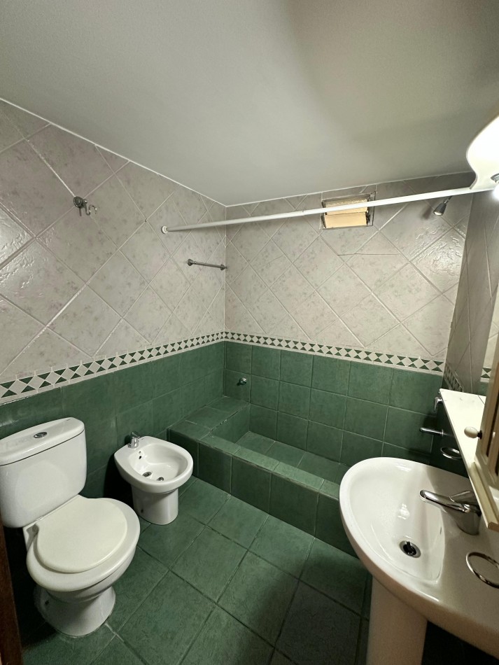 **$450.000.-** ALQUILER PH INTERNO DOS AMB. S/EXPENSAS C/ PATIO - SERVICIOS COMPARTIDOS - SANTIAGO DEL ESTERO 1500 - LANUS OESTE