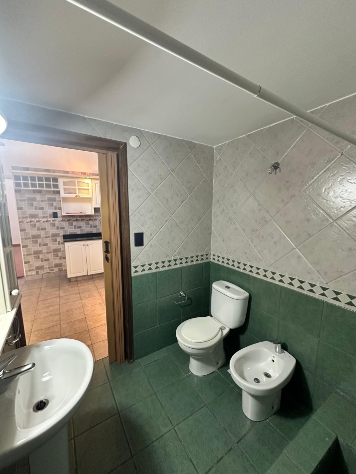 **$450.000.-** ALQUILER PH INTERNO DOS AMB. S/EXPENSAS C/ PATIO - SERVICIOS COMPARTIDOS - SANTIAGO DEL ESTERO 1500 - LANUS OESTE