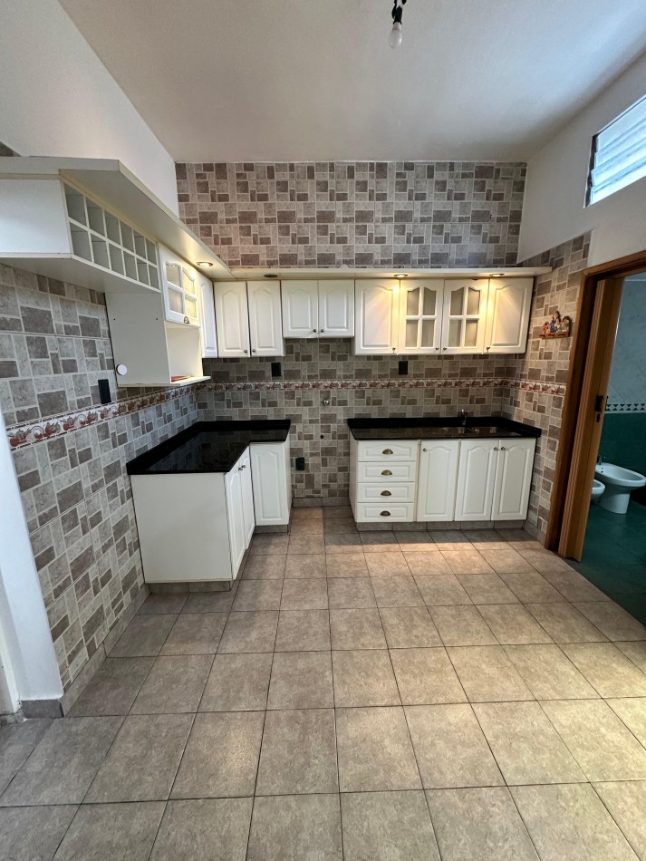 **$450.000.-** ALQUILER PH INTERNO DOS AMB. S/EXPENSAS C/ PATIO - SERVICIOS COMPARTIDOS - SANTIAGO DEL ESTERO 1500 - LANUS OESTE