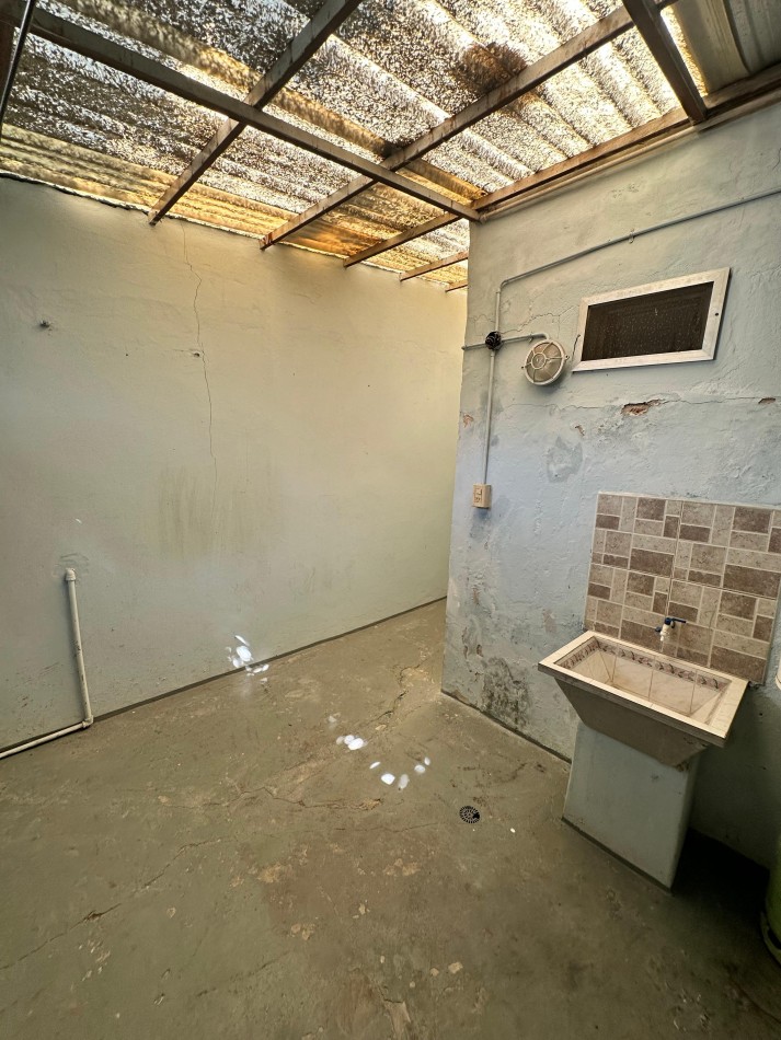 **$450.000.-** ALQUILER PH INTERNO DOS AMB. S/EXPENSAS C/ PATIO - SERVICIOS COMPARTIDOS - SANTIAGO DEL ESTERO 1500 - LANUS OESTE