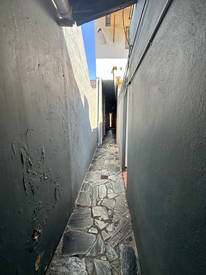 **$450.000.-** ALQUILER PH INTERNO DOS AMB. S/EXPENSAS C/ PATIO - SERVICIOS COMPARTIDOS - SANTIAGO DEL ESTERO 1500 - LANUS OESTE