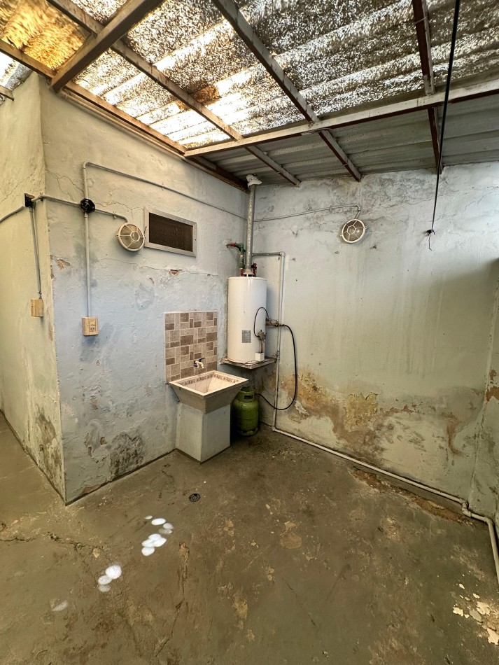 **$450.000.-** ALQUILER PH INTERNO DOS AMB. S/EXPENSAS C/ PATIO - SERVICIOS COMPARTIDOS - SANTIAGO DEL ESTERO 1500 - LANUS OESTE