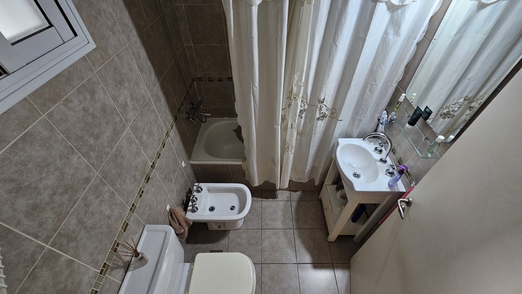 **u$s 95.000** - Venta Dto. de 3 amb. - 7mo piso - Margarita Weild 1500 - Lanus Este