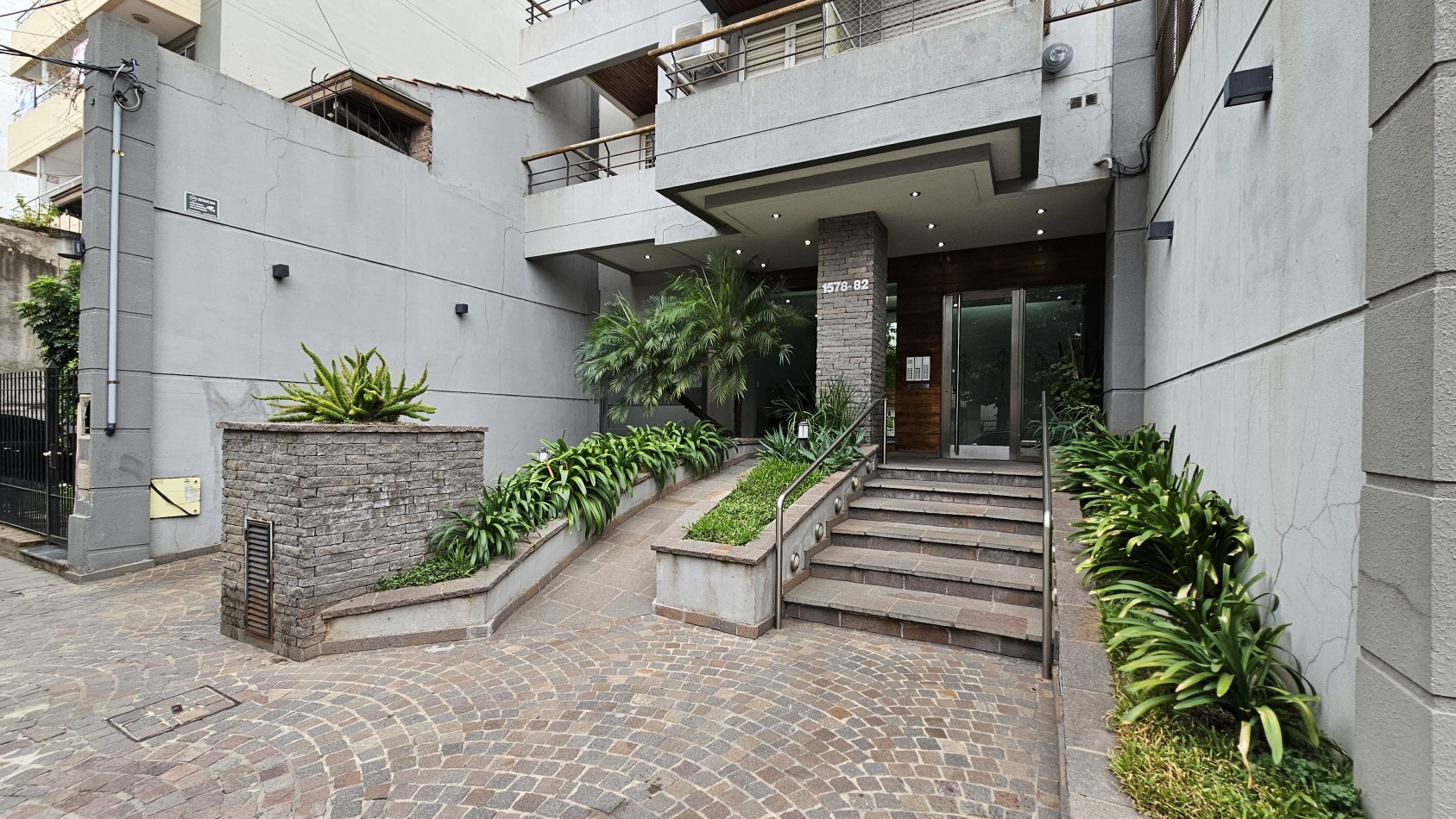 **u$s 95.000** - Venta Dto. de 3 amb. - 7mo piso - Margarita Weild 1500 - Lanus Este