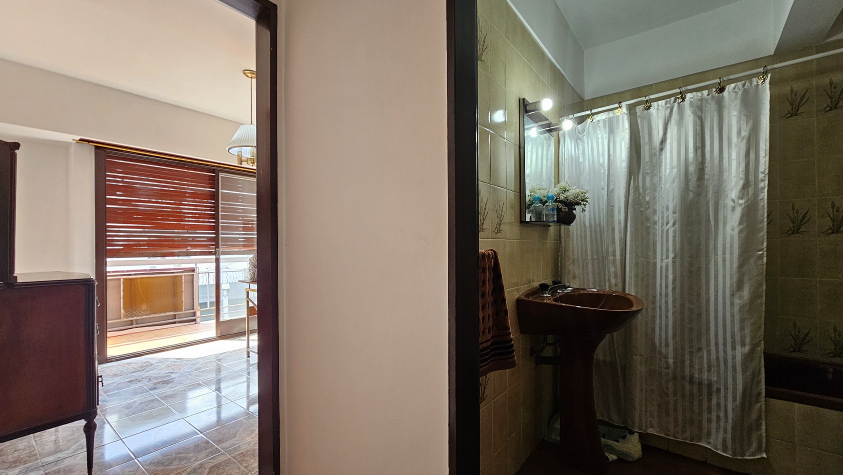 **u$s 49.900.-**  Venta de Departamento de 2 amb. en 1er piso por escaleras al frente - NO ABONA EXPENSAS - Enrique Fernandez 2126