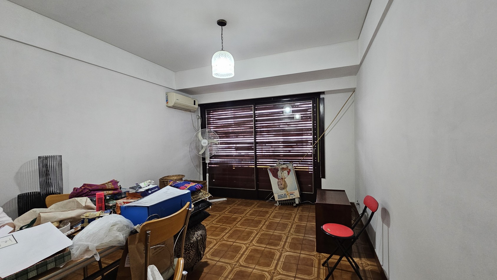 **u$s 49.900.-**  Venta de Departamento de 2 amb. en 1er piso por escaleras al frente - NO ABONA EXPENSAS - Enrique Fernandez 2126