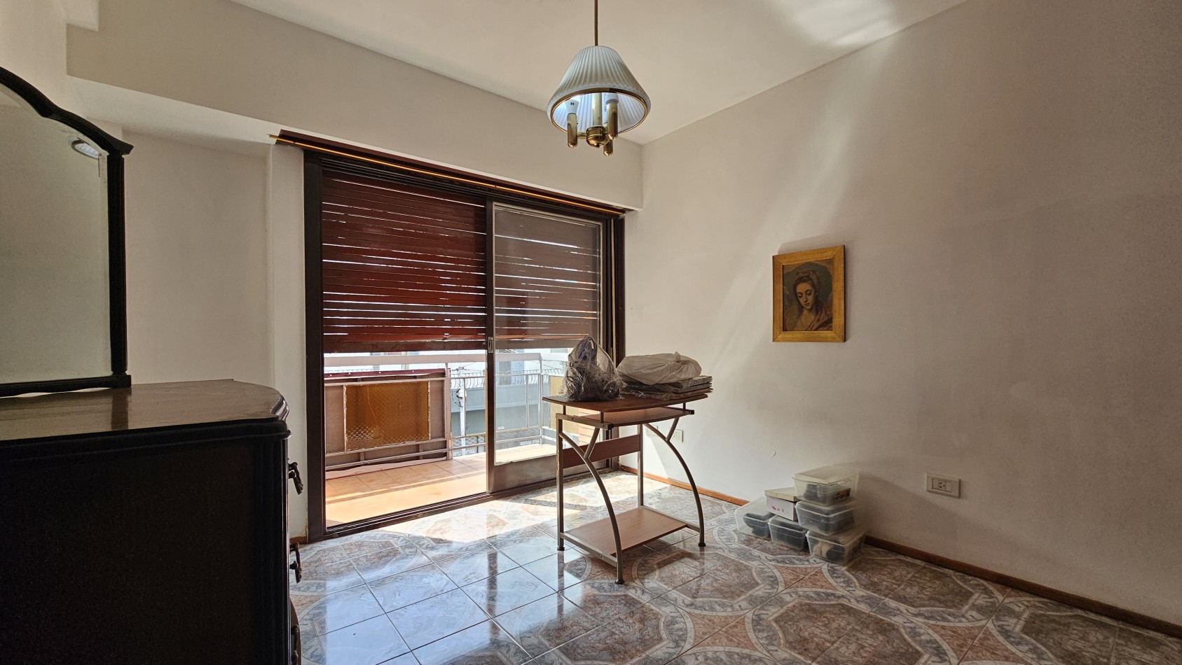 **u$s 49.900.-**  Venta de Departamento de 2 amb. en 1er piso por escaleras al frente - NO ABONA EXPENSAS - Enrique Fernandez 2126