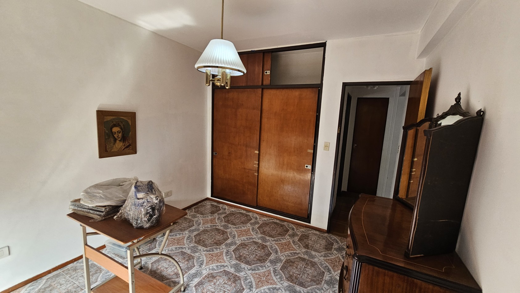 **u$s 49.900.-**  Venta de Departamento de 2 amb. en 1er piso por escaleras al frente - NO ABONA EXPENSAS - Enrique Fernandez 2126