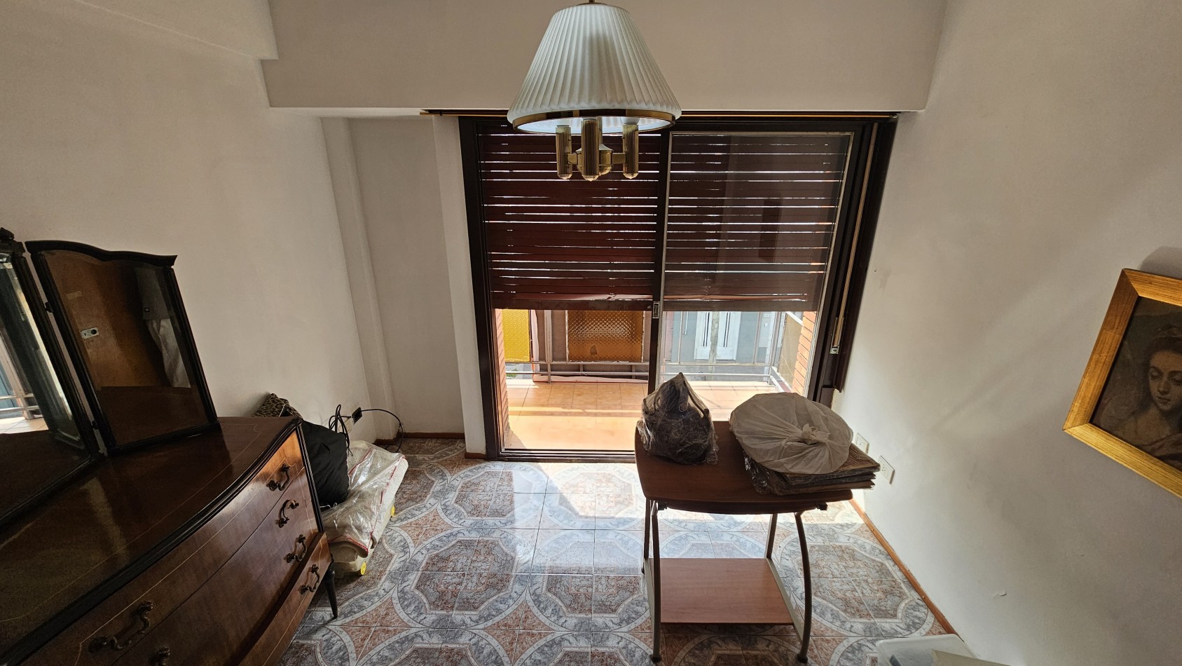 **u$s 49.900.-**  Venta de Departamento de 2 amb. en 1er piso por escaleras al frente - NO ABONA EXPENSAS - Enrique Fernandez 2126