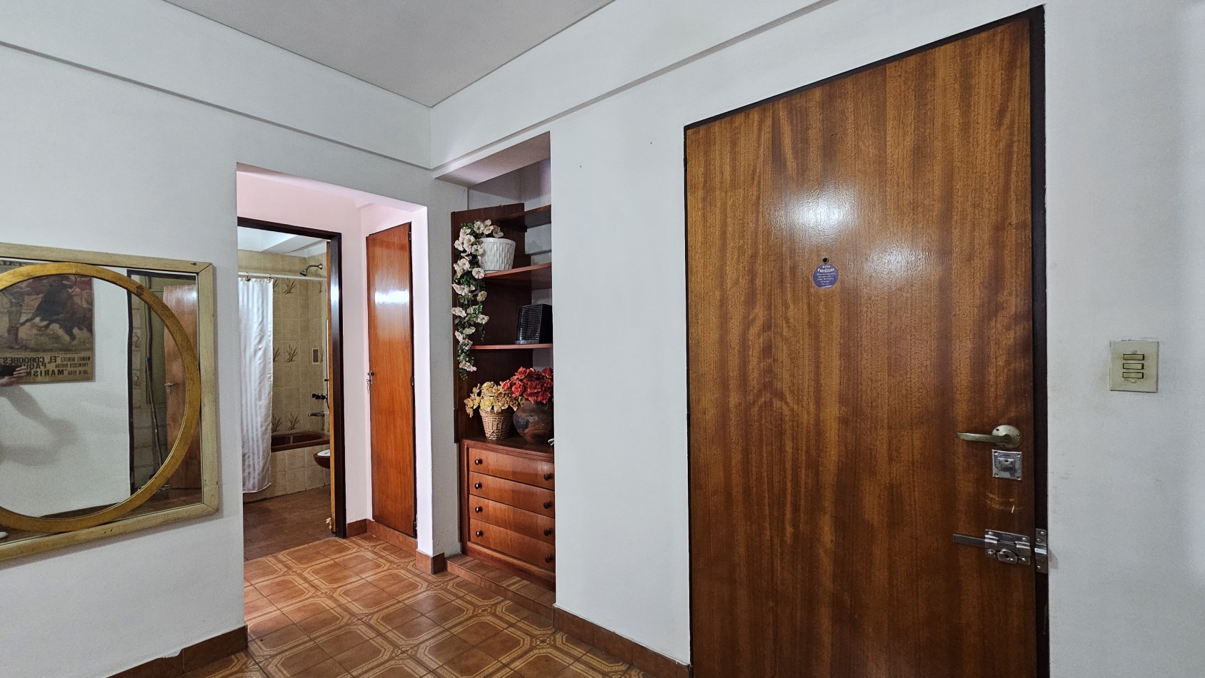 **u$s 49.900.-**  Venta de Departamento de 2 amb. en 1er piso por escaleras al frente - NO ABONA EXPENSAS - Enrique Fernandez 2126