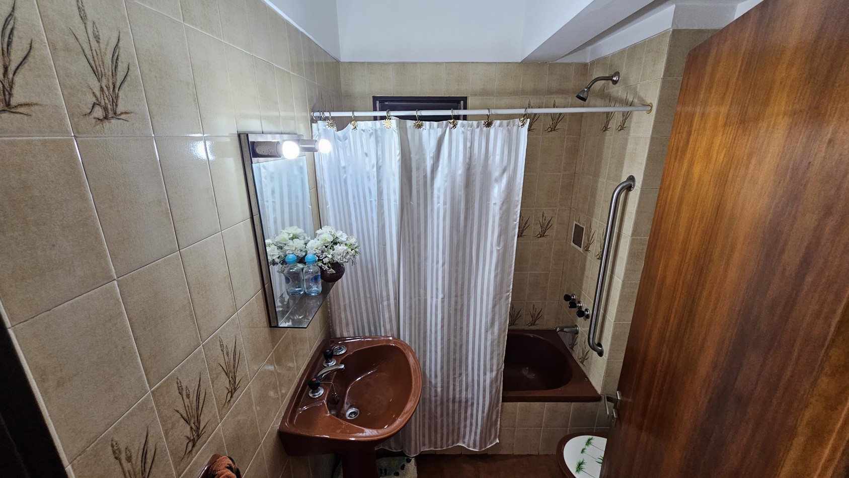 **u$s 49.900.-**  Venta de Departamento de 2 amb. en 1er piso por escaleras al frente - NO ABONA EXPENSAS - Enrique Fernandez 2126