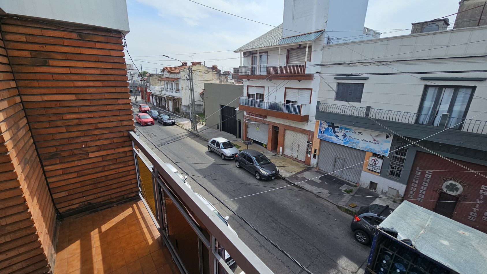 **u$s 49.900.-**  Venta de Departamento de 2 amb. en 1er piso por escaleras al frente - NO ABONA EXPENSAS - Enrique Fernandez 2126