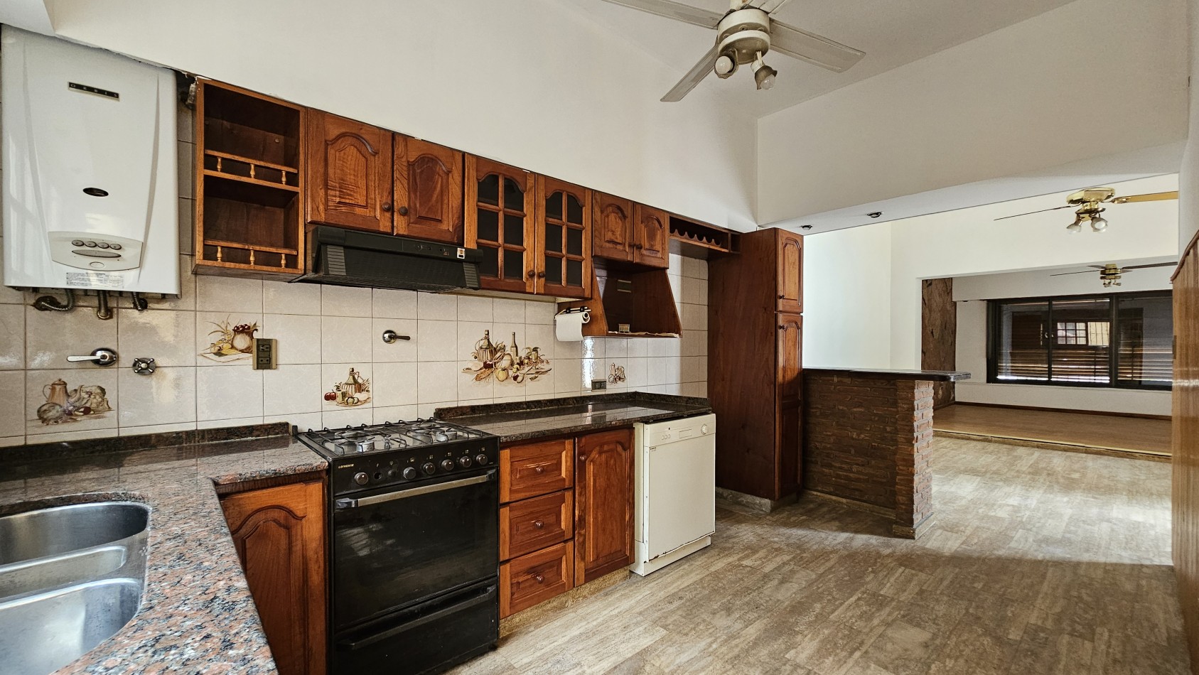 **u$s 130.000.-** - Casa en venta en ochava de 3 amb. terraza, patio y cochera - Jujuy 1300 - Lanus