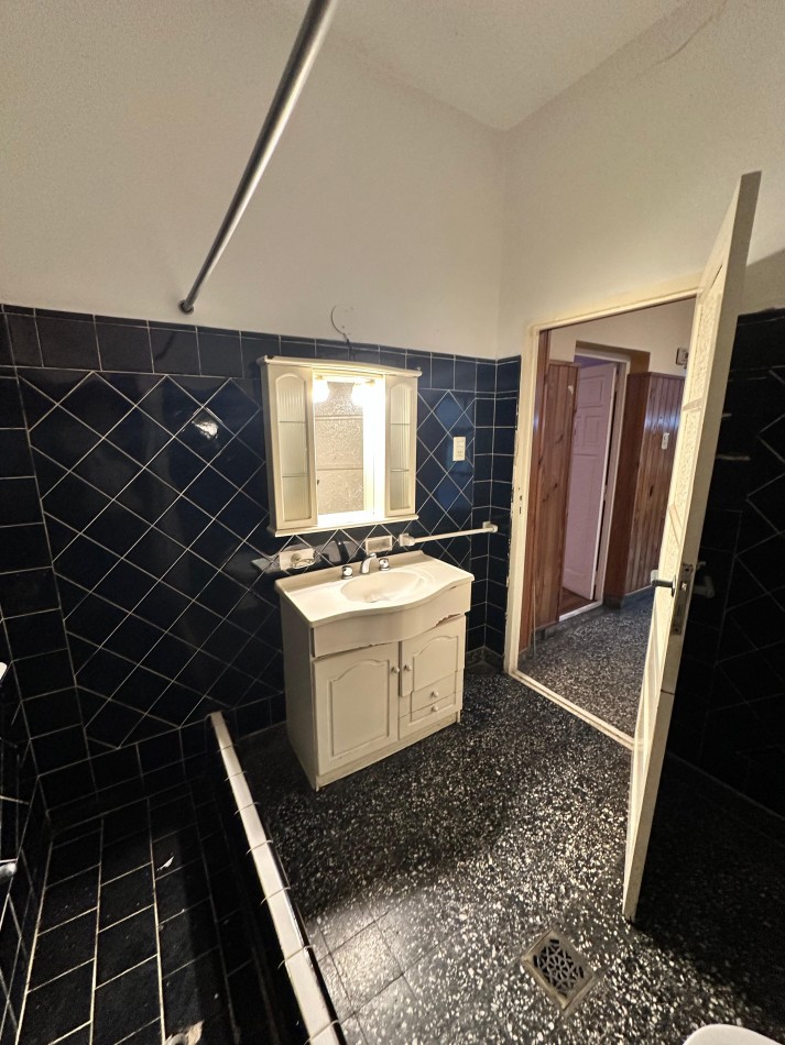 **$440.000.-** - ALQUILER - Depto Interno 2 amb. y medio Amplio - Moreno al 2300 e/Murature y Humahuaca - Lanus Oeste 