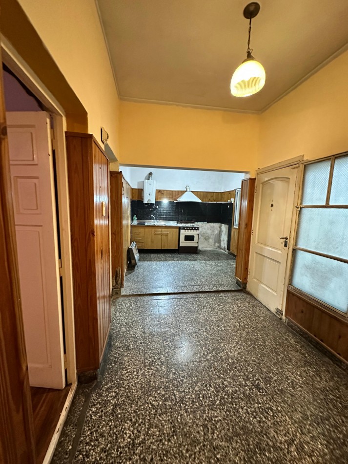 **$440.000.-** - ALQUILER - Depto Interno 2 amb. y medio Amplio - Moreno al 2300 e/Murature y Humahuaca - Lanus Oeste 