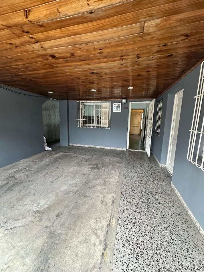 **$440.000.-** - ALQUILER - Depto Interno 2 amb. y medio Amplio - Moreno al 2300 e/Murature y Humahuaca - Lanus Oeste 