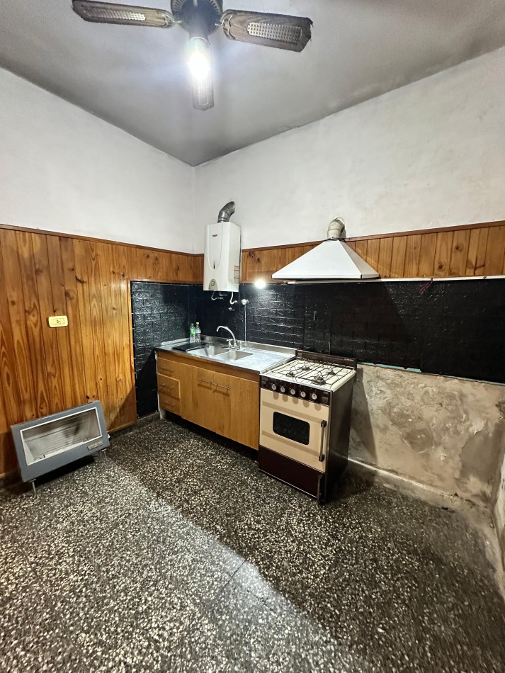 **$440.000.-** - ALQUILER - Depto Interno 2 amb. y medio Amplio - Moreno al 2300 e/Murature y Humahuaca - Lanus Oeste 