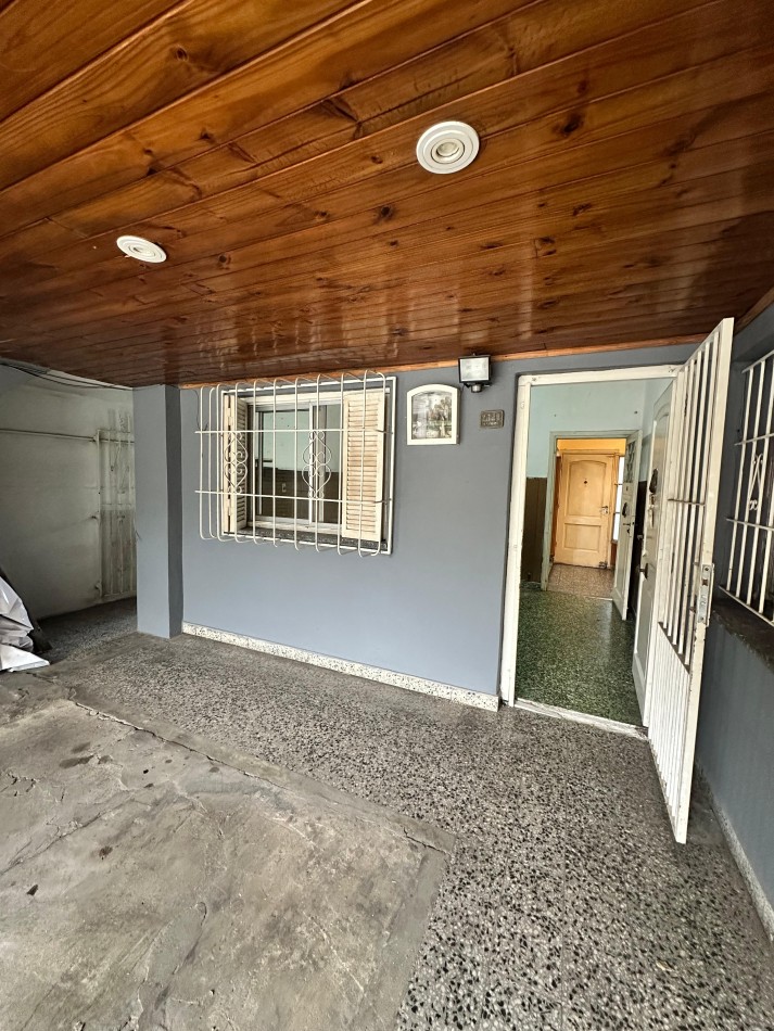 **$440.000.-** - ALQUILER - Depto Interno 2 amb. y medio Amplio - Moreno al 2300 e/Murature y Humahuaca - Lanus Oeste 