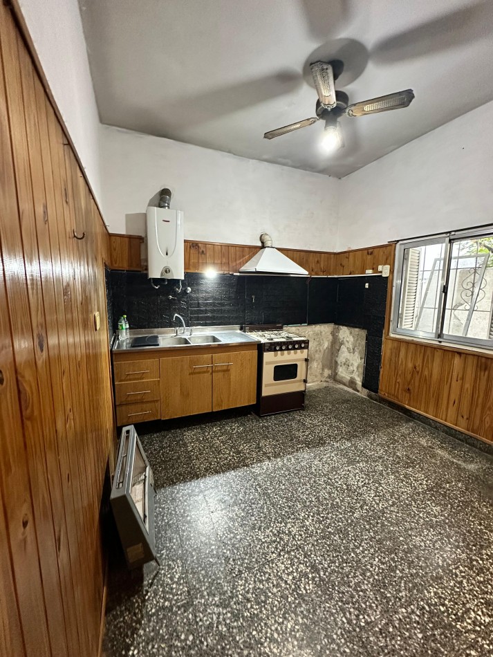 **$440.000.-** - ALQUILER - Depto Interno 2 amb. y medio Amplio - Moreno al 2300 e/Murature y Humahuaca - Lanus Oeste 