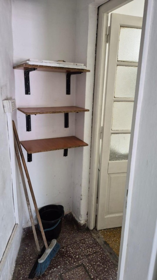 **$780.000.-** LOCAL EN ALQUILER 50 m2 aprox a Mtrs De Av. HIPOLITO YRIGOYEN - AV. INT. QUINDIMIL  19