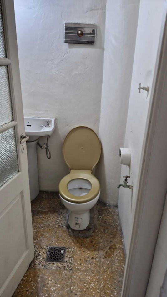 **$780.000.-** LOCAL EN ALQUILER 50 m2 aprox a Mtrs De Av. HIPOLITO YRIGOYEN - AV. INT. QUINDIMIL  19