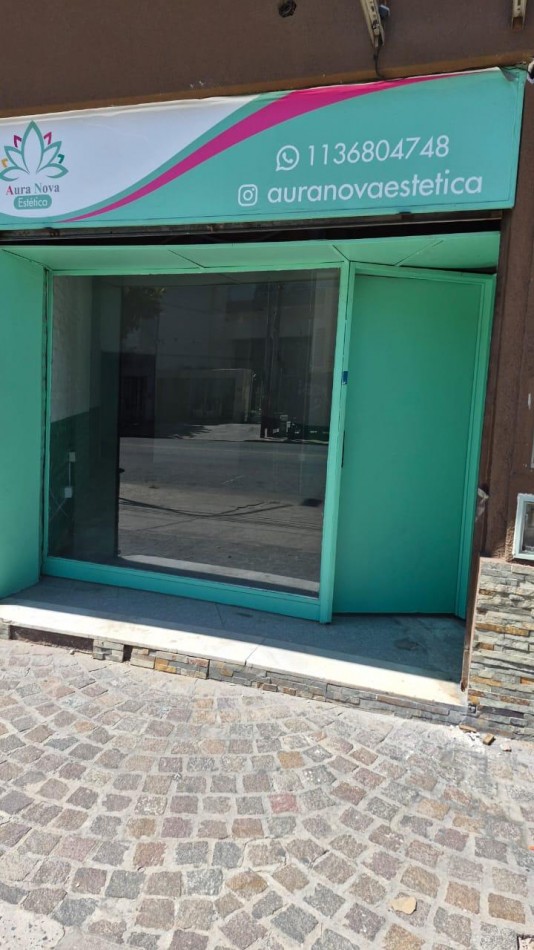 **$780.000.-** LOCAL EN ALQUILER 50 m2 aprox a Mtrs De Av. HIPOLITO YRIGOYEN - AV. INT. QUINDIMIL  19