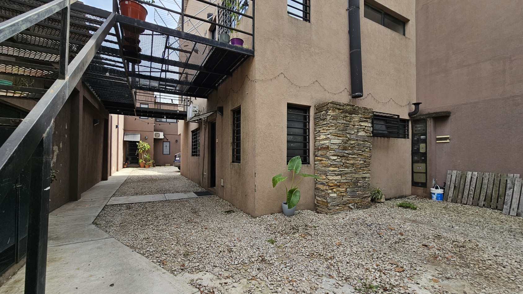 **u$s 79.900.-** - Departamento 3 Amb. C/Espacio Guardacoches y Parrilla en venta.- J. V. Gonzalez al 1400 - Lanus Oeste