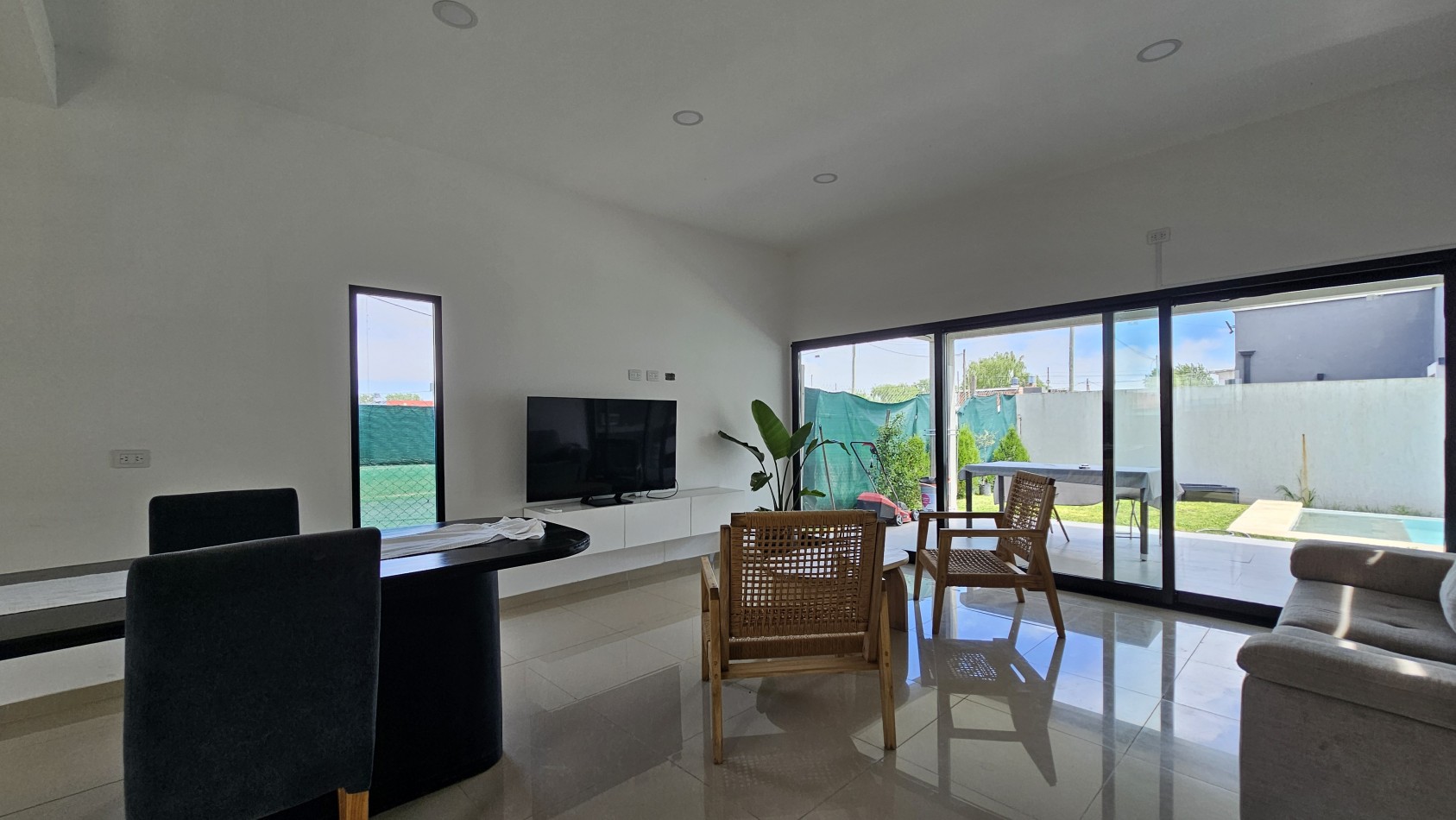 **u$s 75.000.-** (SOLO HASTA EL 30 de ABRIL) - Casa de 4 amb con parque y pileta, NUEVA, Lote propio - Benigno Cal 600 - Tristan Suarez - Ezeiza