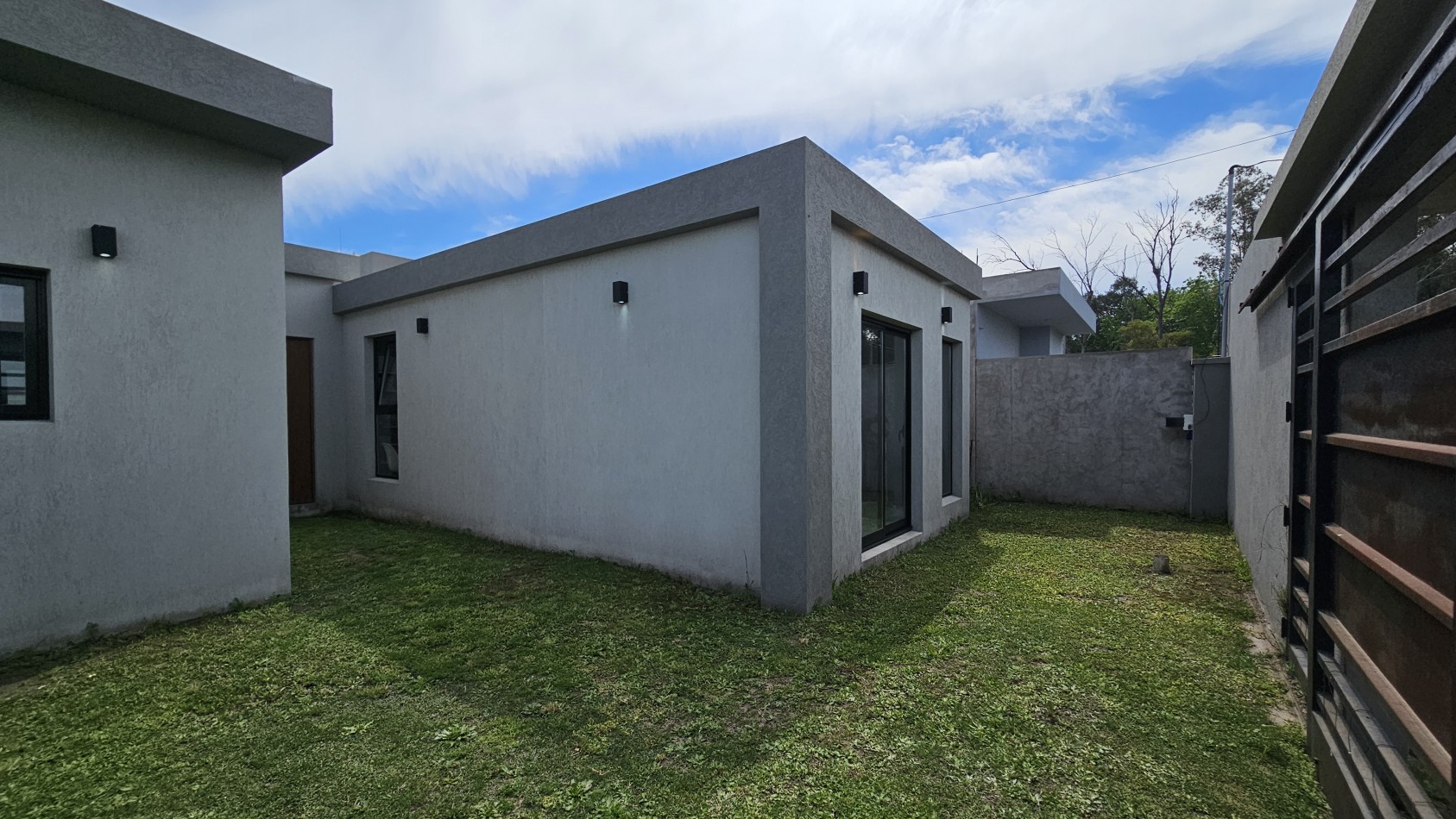 **u$s 75.000.-** (SOLO HASTA EL 30 de ABRIL) - Casa de 4 amb con parque y pileta, NUEVA, Lote propio - Benigno Cal 600 - Tristan Suarez - Ezeiza