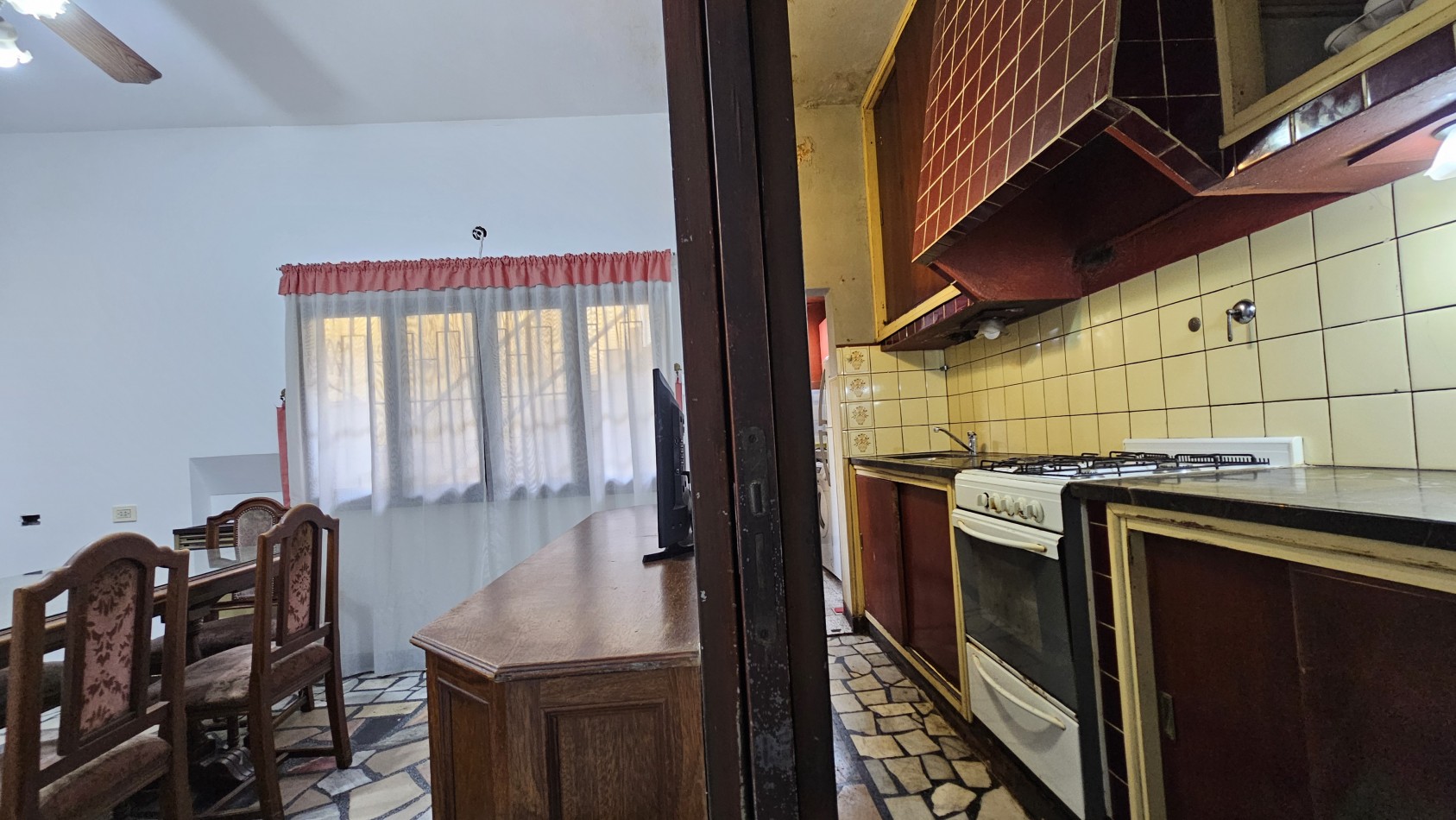 **u$s 80.000.-** Casa en venta sobre lote propio en esquina sobre Palma de Mallorca al 3800 - Quilmes.-