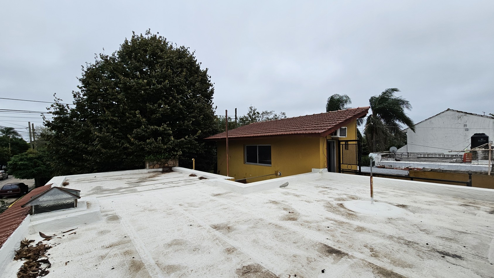 **u$s 80.000.-** Casa en venta sobre lote propio en esquina sobre Palma de Mallorca al 3800 - Quilmes.-