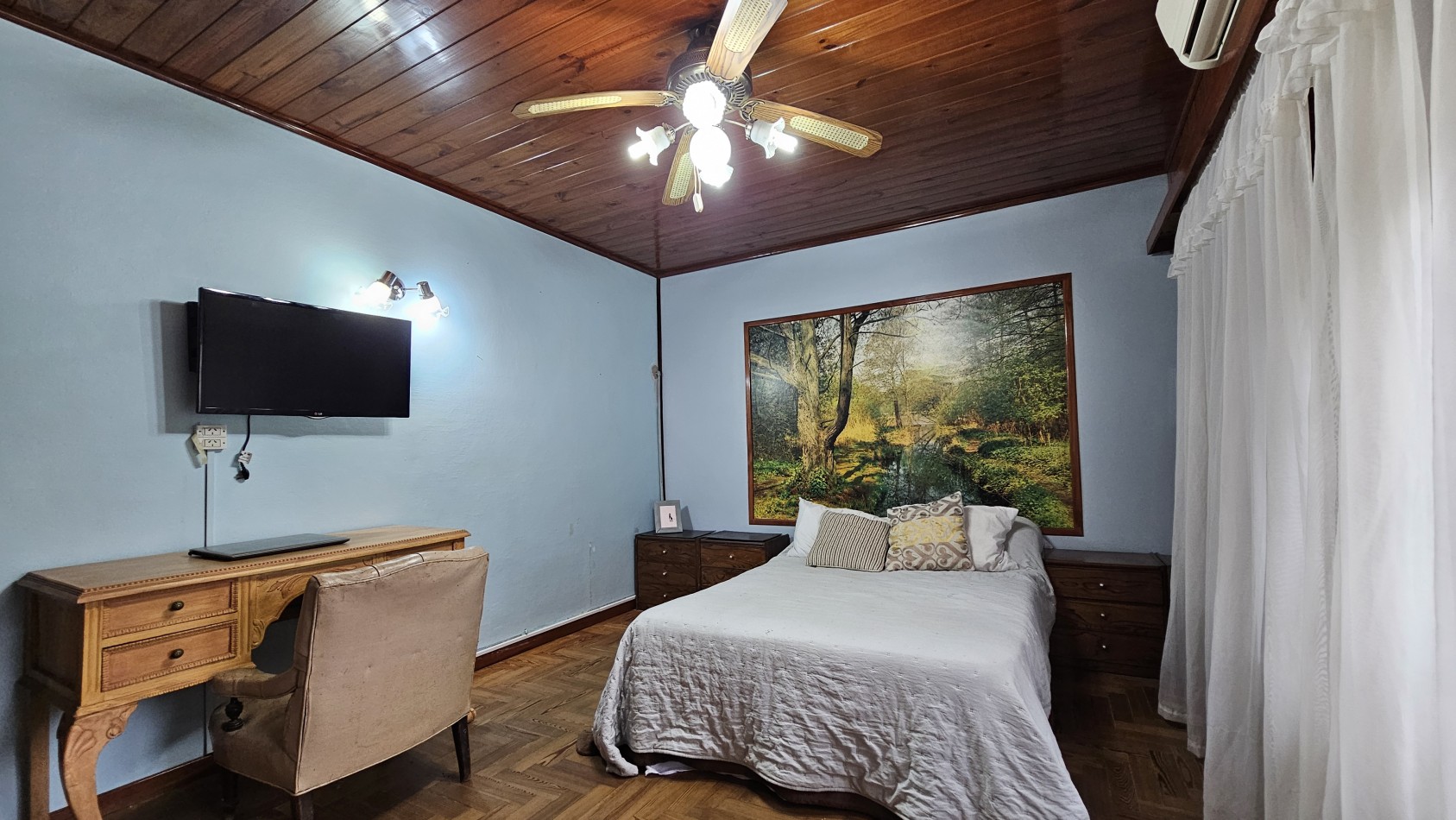 **u$s 80.000.-** Casa en venta sobre lote propio en esquina sobre Palma de Mallorca al 3800 - Quilmes.-