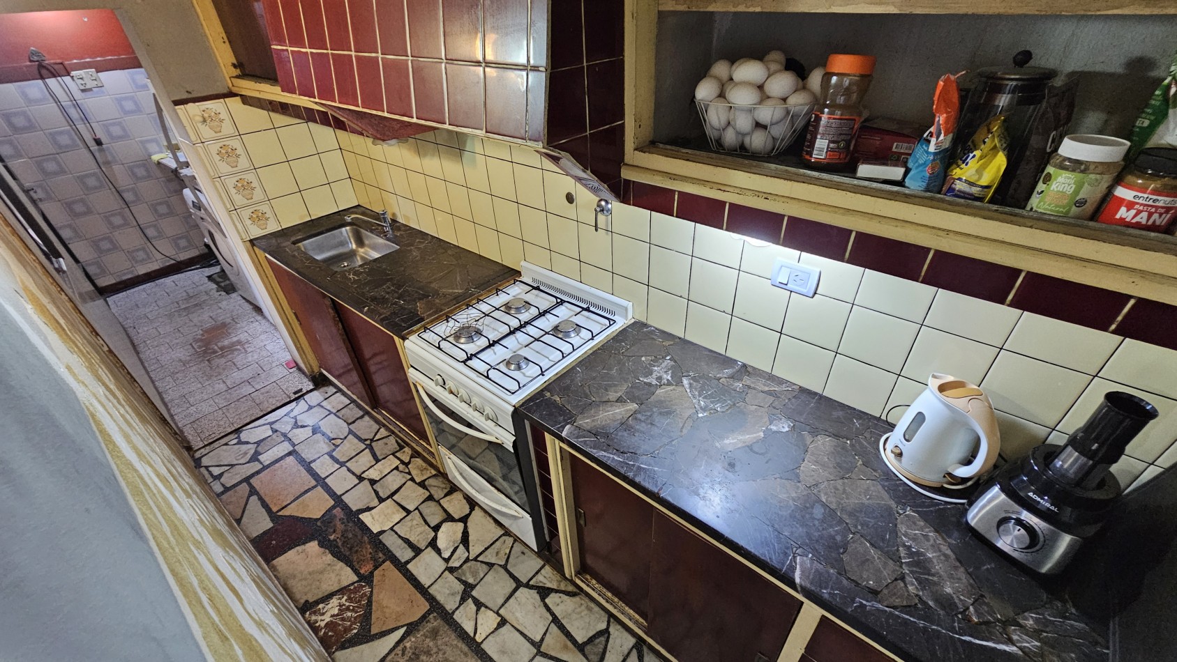 **u$s 80.000.-** Casa en venta sobre lote propio en esquina sobre Palma de Mallorca al 3800 - Quilmes.-