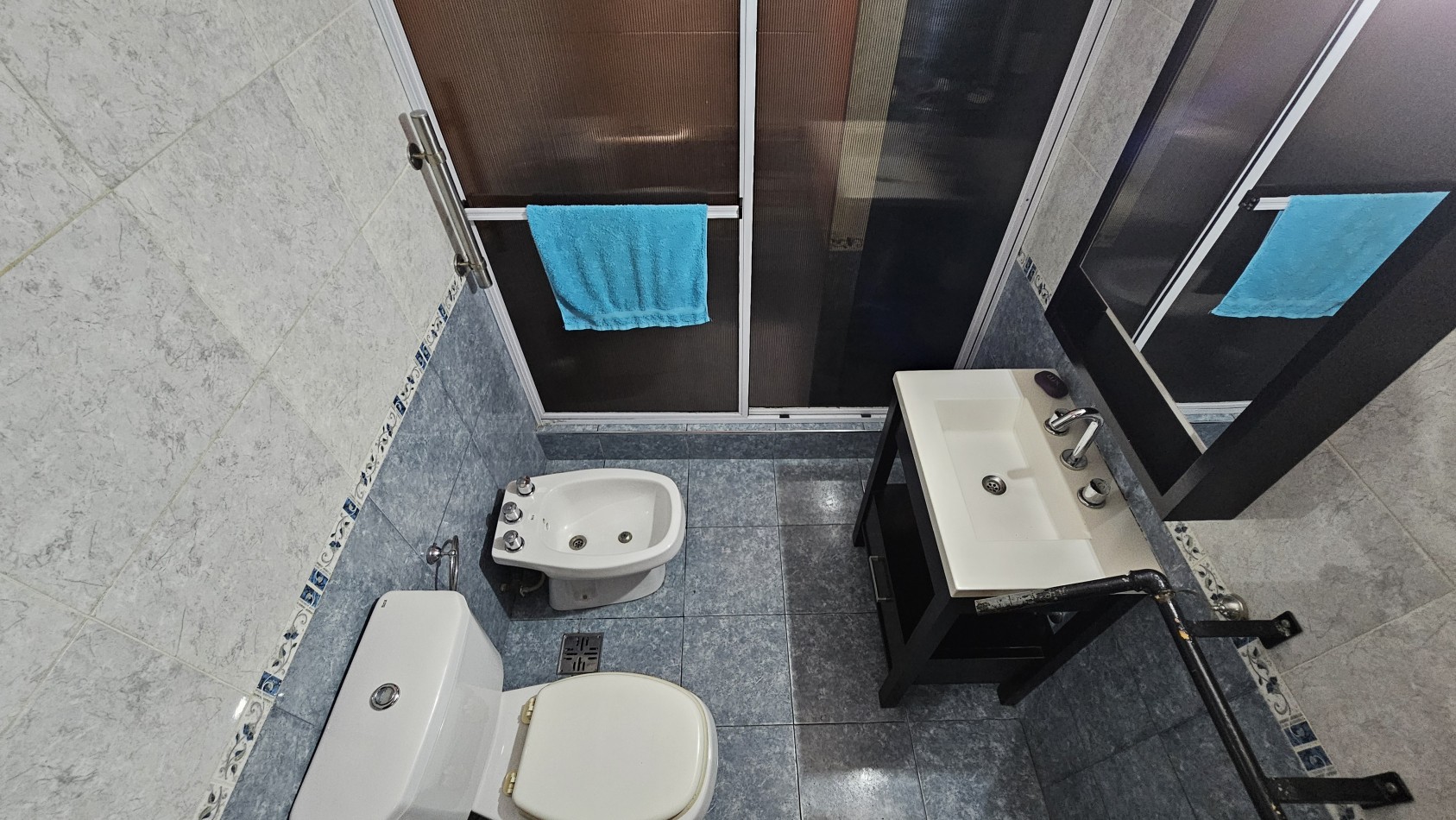 **u$s 80.000.-** Casa en venta sobre lote propio en esquina sobre Palma de Mallorca al 3800 - Quilmes.-