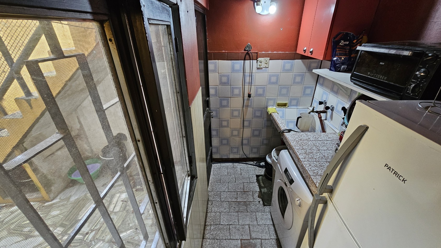 **u$s 80.000.-** Casa en venta sobre lote propio en esquina sobre Palma de Mallorca al 3800 - Quilmes.-