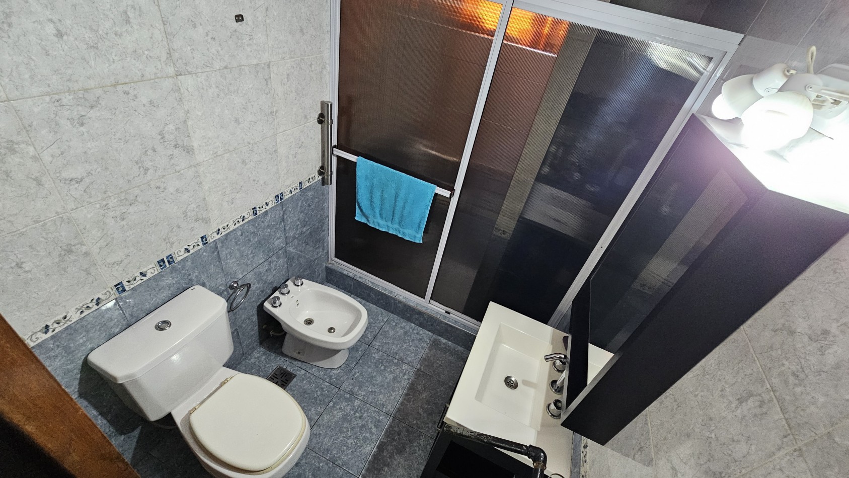 **u$s 80.000.-** Casa en venta sobre lote propio en esquina sobre Palma de Mallorca al 3800 - Quilmes.-