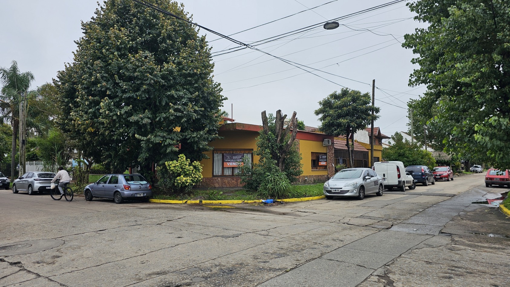 **u$s 80.000.-** Casa en venta sobre lote propio en esquina sobre Palma de Mallorca al 3800 - Quilmes.-