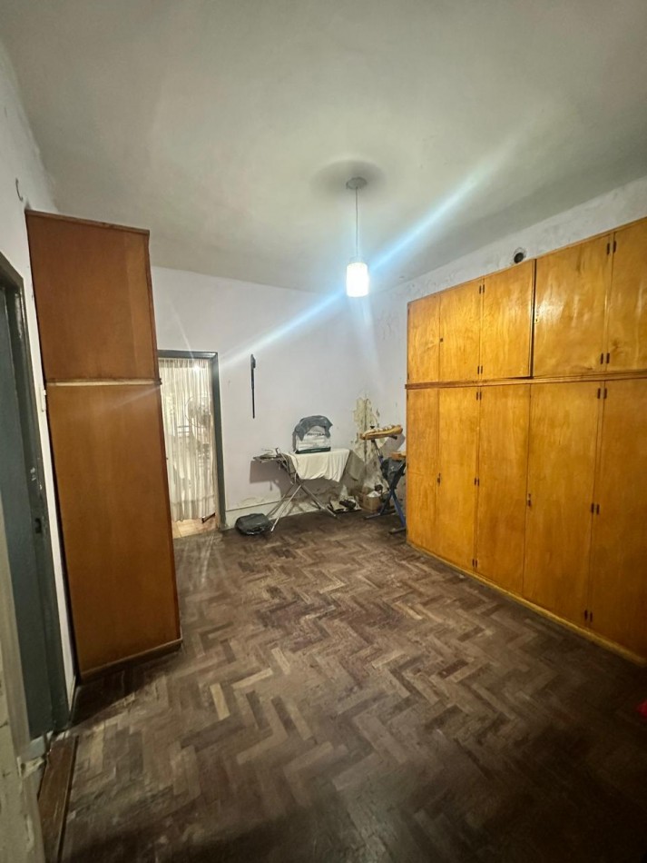 **$770.000.-** - AMPLIA CASA 5 Amb. C/ PATIO, COCHERA y PEQUEÑO GALPON EN ALQUILER - Dr. GALVEZ 1240, PEGADO A LAS VIAS - LANUS ESTE