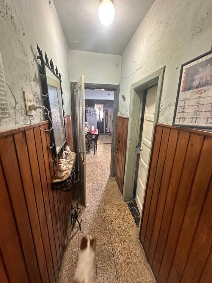 **$770.000.-** - AMPLIA CASA 5 Amb. C/ PATIO, COCHERA y PEQUEÑO GALPON EN ALQUILER - Dr. GALVEZ 1240, PEGADO A LAS VIAS - LANUS ESTE