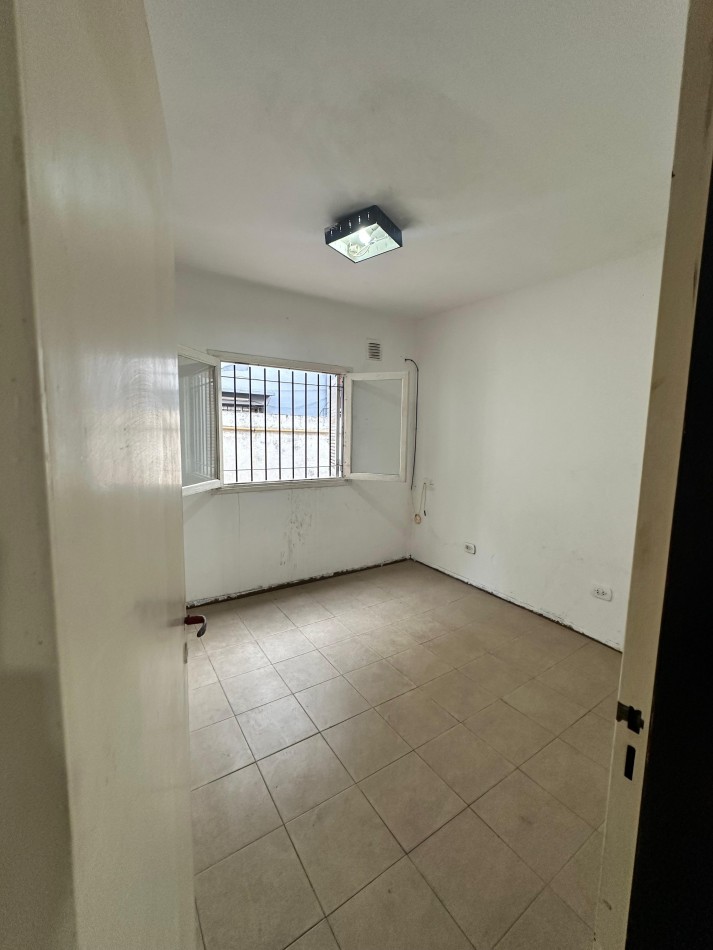 **u$s 53.000.-** PH 3 AMB. INTERNO CON PATIO 67m2 TOTALES - Av. Intendente Quindimil 1100, Esq. Av. San Martin - Lanus 