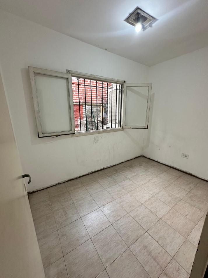 **u$s 53.000.-** PH 3 AMB. INTERNO CON PATIO 67m2 TOTALES - Av. Intendente Quindimil 1100, Esq. Av. San Martin - Lanus 