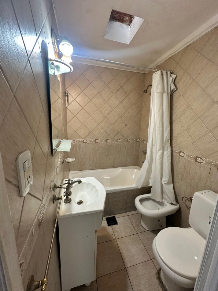 **u$s 53.000.-** PH 3 AMB. INTERNO CON PATIO 67m2 TOTALES - Av. Intendente Quindimil 1100, Esq. Av. San Martin - Lanus 