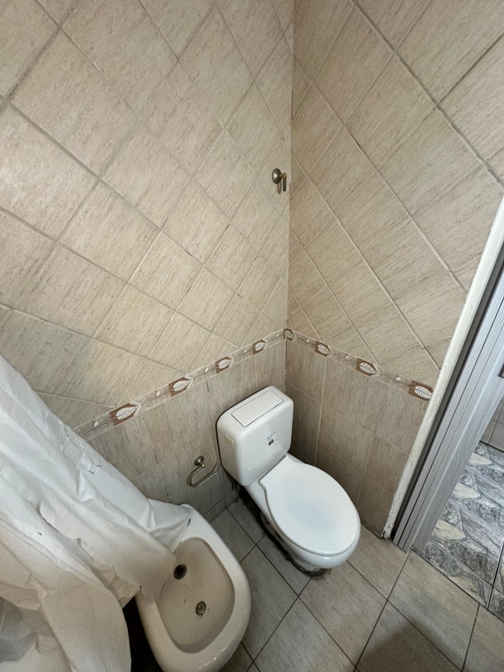 **u$s 53.000.-** PH 3 AMB. INTERNO CON PATIO 67m2 TOTALES - Av. Intendente Quindimil 1100, Esq. Av. San Martin - Lanus 