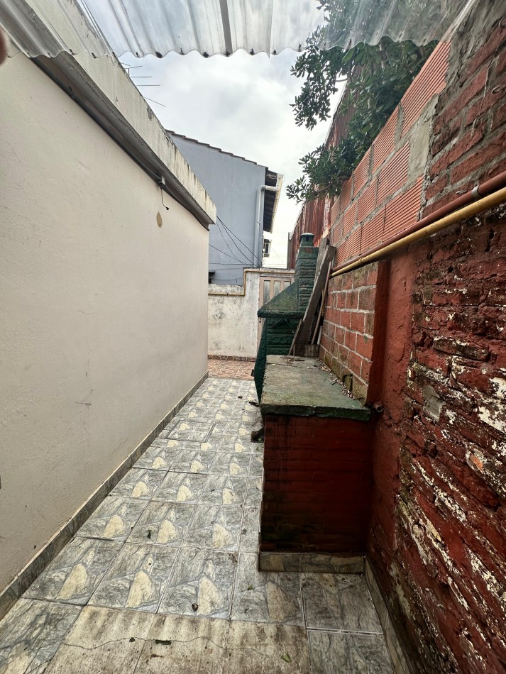 **u$s 53.000.-** PH 3 AMB. INTERNO CON PATIO 67m2 TOTALES - Av. Intendente Quindimil 1100, Esq. Av. San Martin - Lanus 