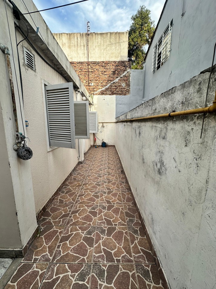 **u$s 53.000.-** PH 3 AMB. INTERNO CON PATIO 67m2 TOTALES - Av. Intendente Quindimil 1100, Esq. Av. San Martin - Lanus 