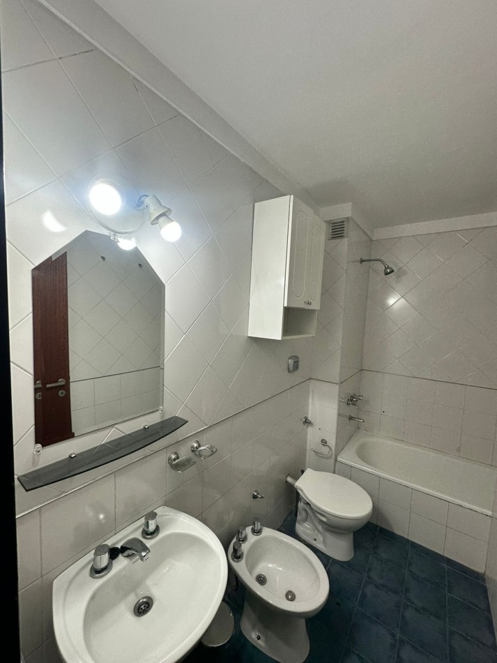 **$550.000.-** - Dpto. 2 Amb. en ALQUILER - Av- Hipolito Yrigoyen al 6300.- Remedios de Escalada