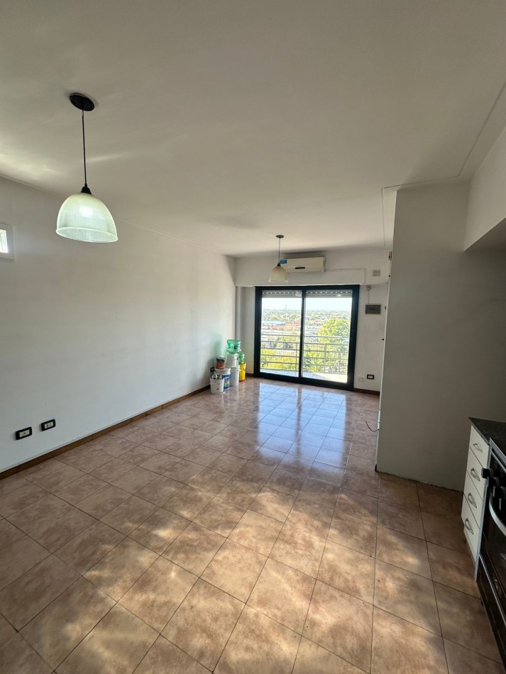 **$550.000.-** - Dpto. 2 Amb. en ALQUILER - Av- Hipolito Yrigoyen al 6300.- Remedios de Escalada