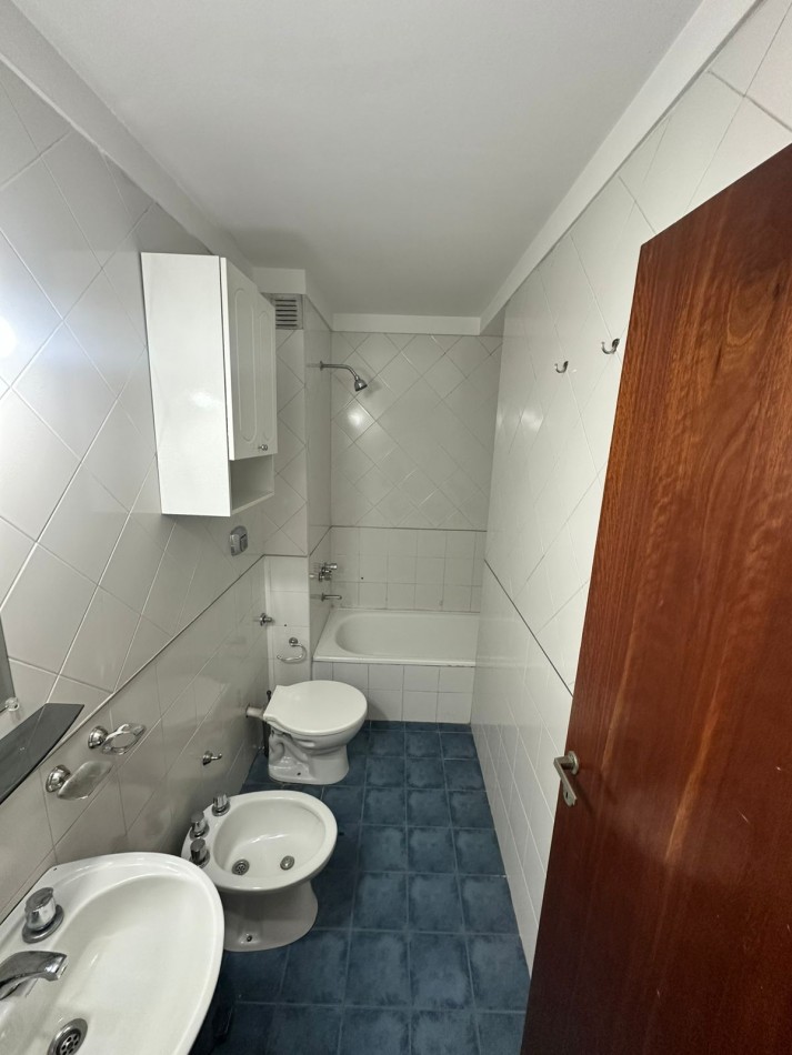 **$550.000.-** - Dpto. 2 Amb. en ALQUILER - Av- Hipolito Yrigoyen al 6300.- Remedios de Escalada